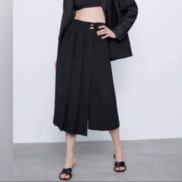 ZARA LONG PAREO SHORTS CULOTTE Wide Leg Pleated Black 2423/878 Gold Buttons Sz S - Picture 1 of 12
